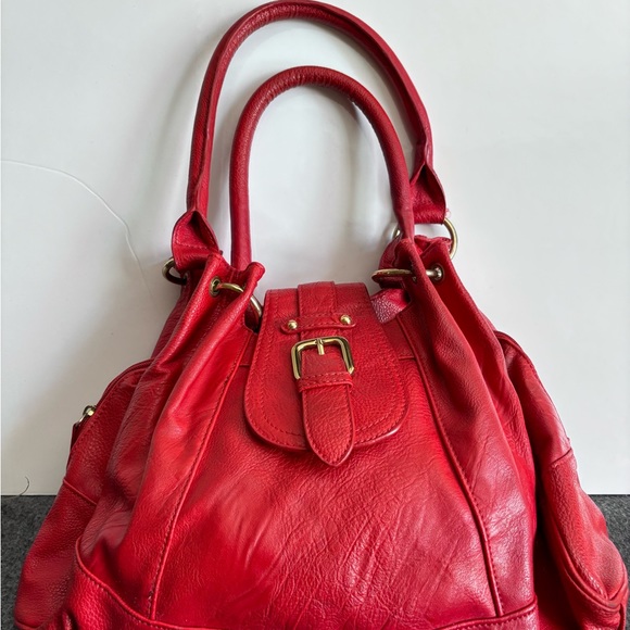 Aldo tote bag in cherry red. Great condition. Gently used. No scratches. - Picture 3 of 12